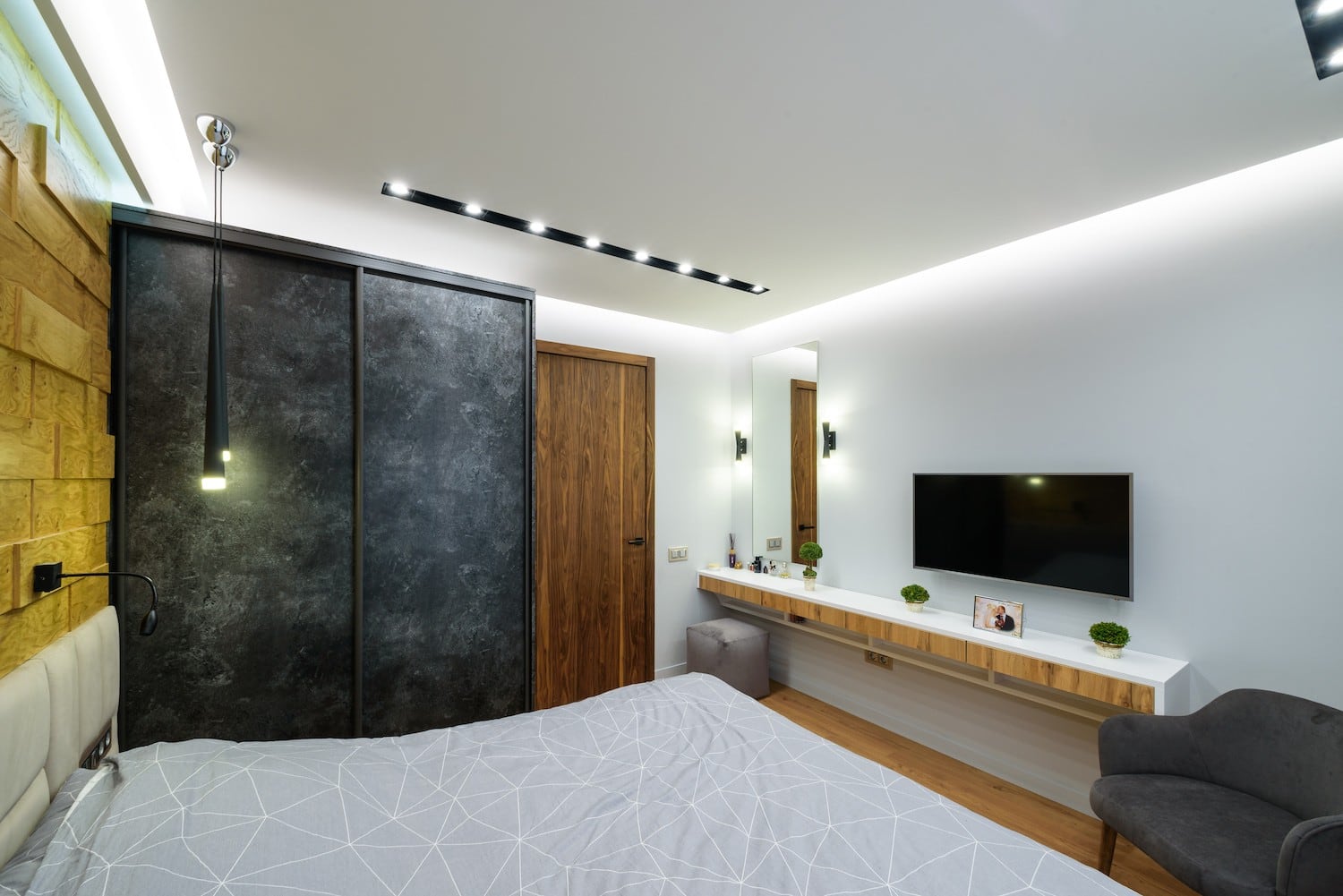 Автор дизайнер АНДРЕЙ КРУТИХИН