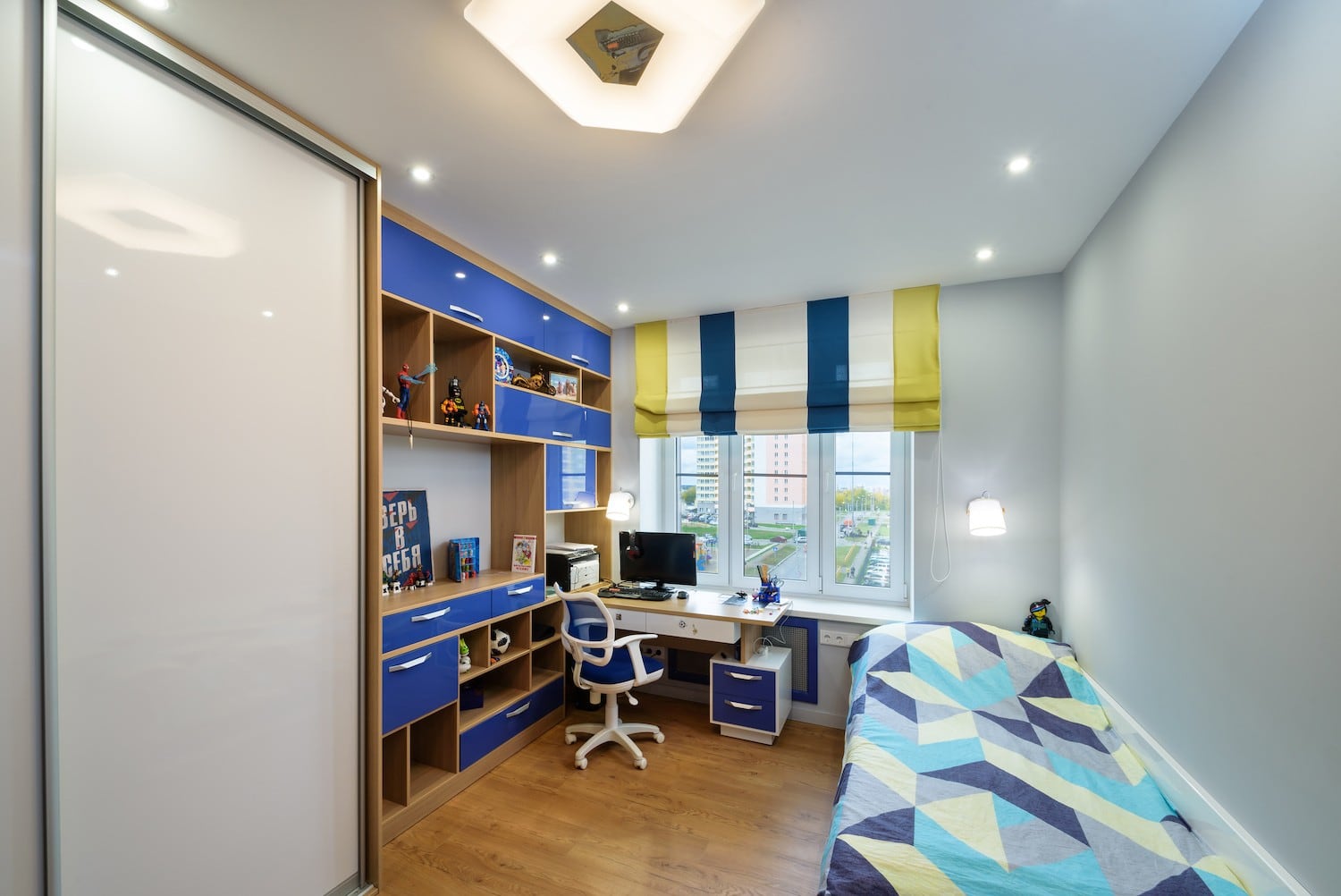 Автор дизайнер АНДРЕЙ КРУТИХИН