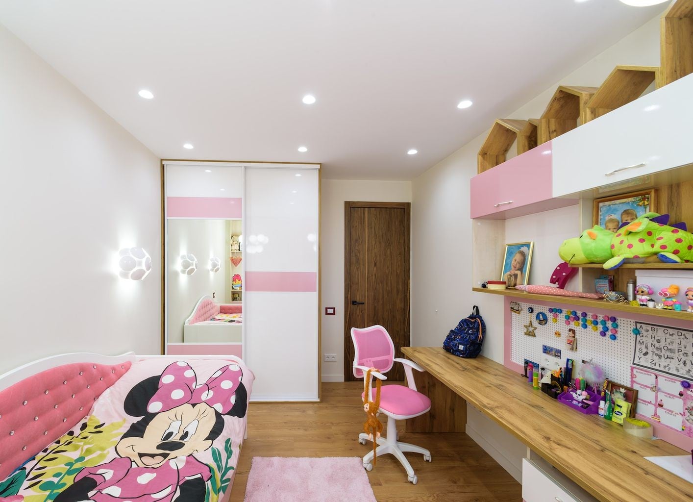 Автор дизайнер АНДРЕЙ КРУТИХИН