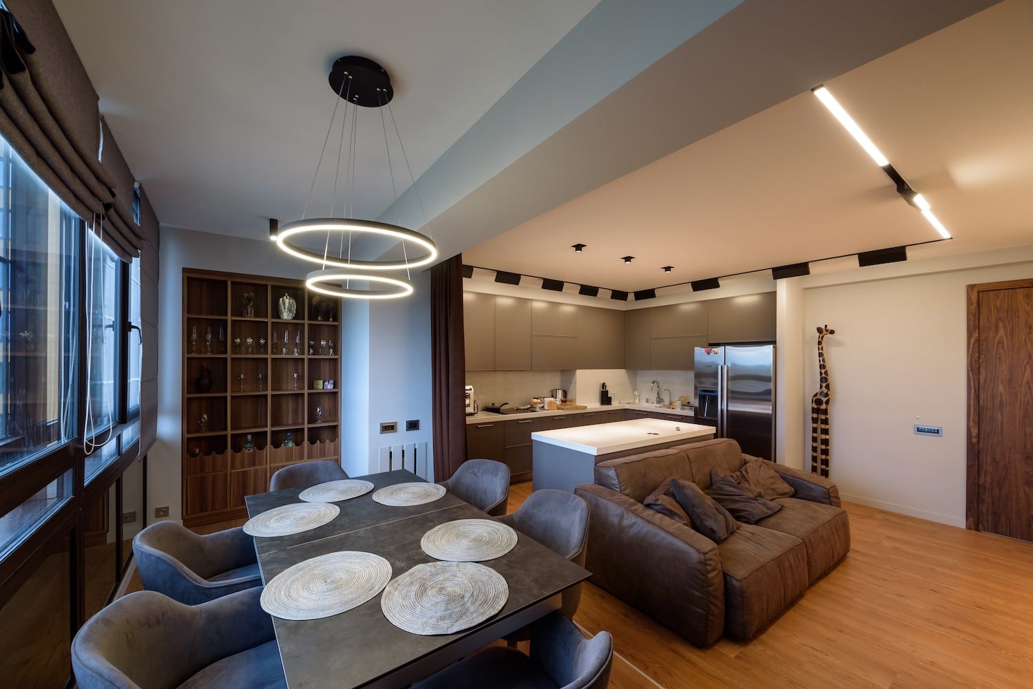 Автор дизайнер АНДРЕЙ КРУТИХИН