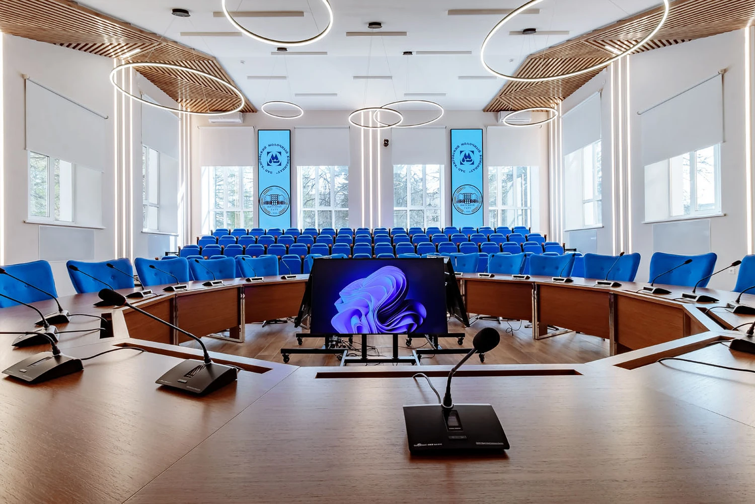 Автор дизайнер ЛАРИСА БОВЫКИНА