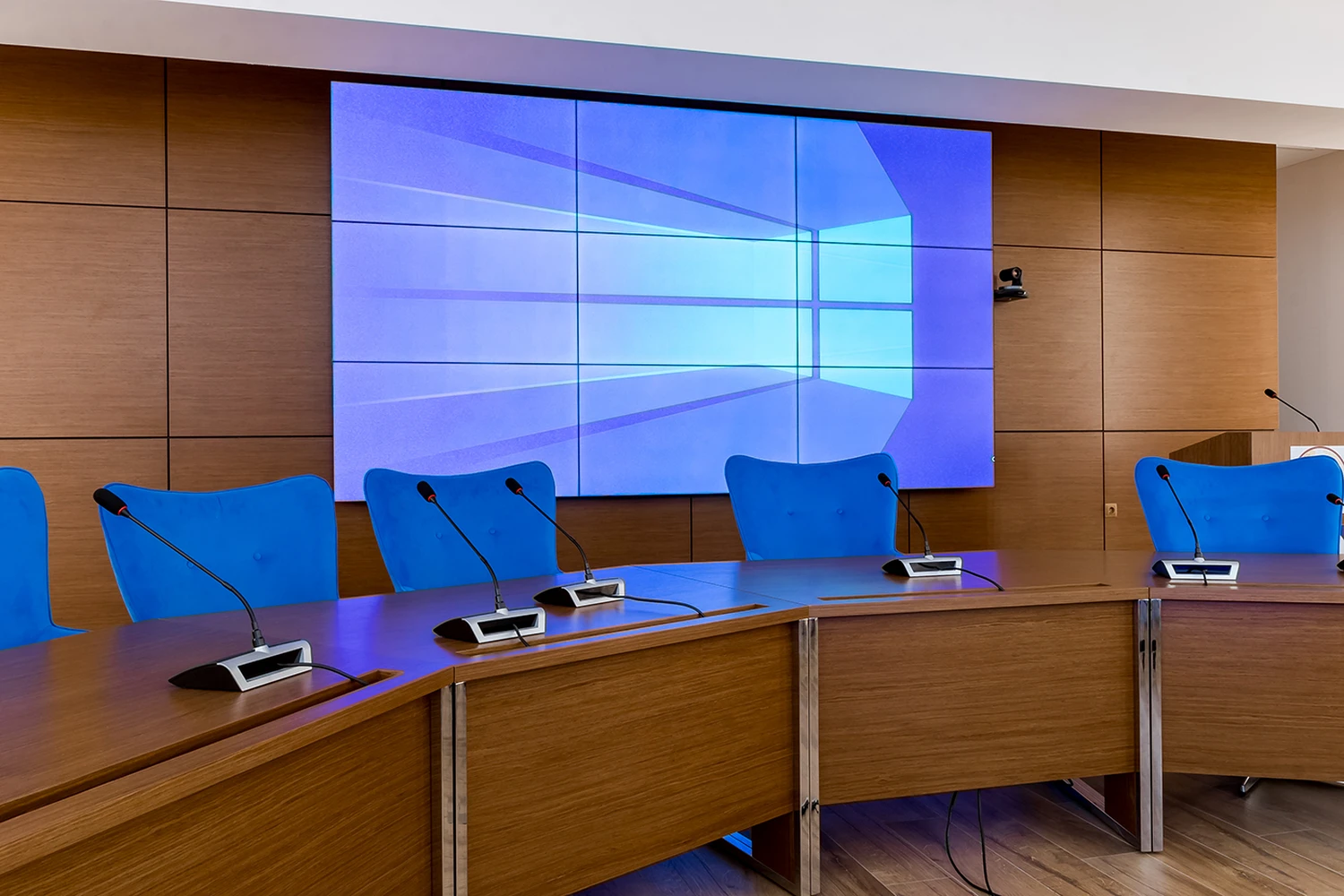 Автор дизайнер ЛАРИСА БОВЫКИНА