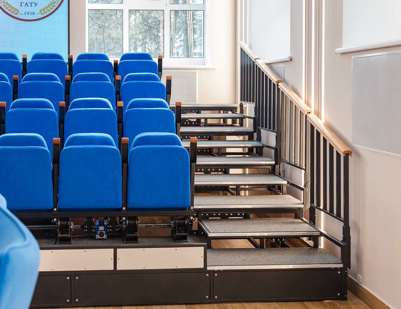 Автор дизайнер ЛАРИСА БОВЫКИНА