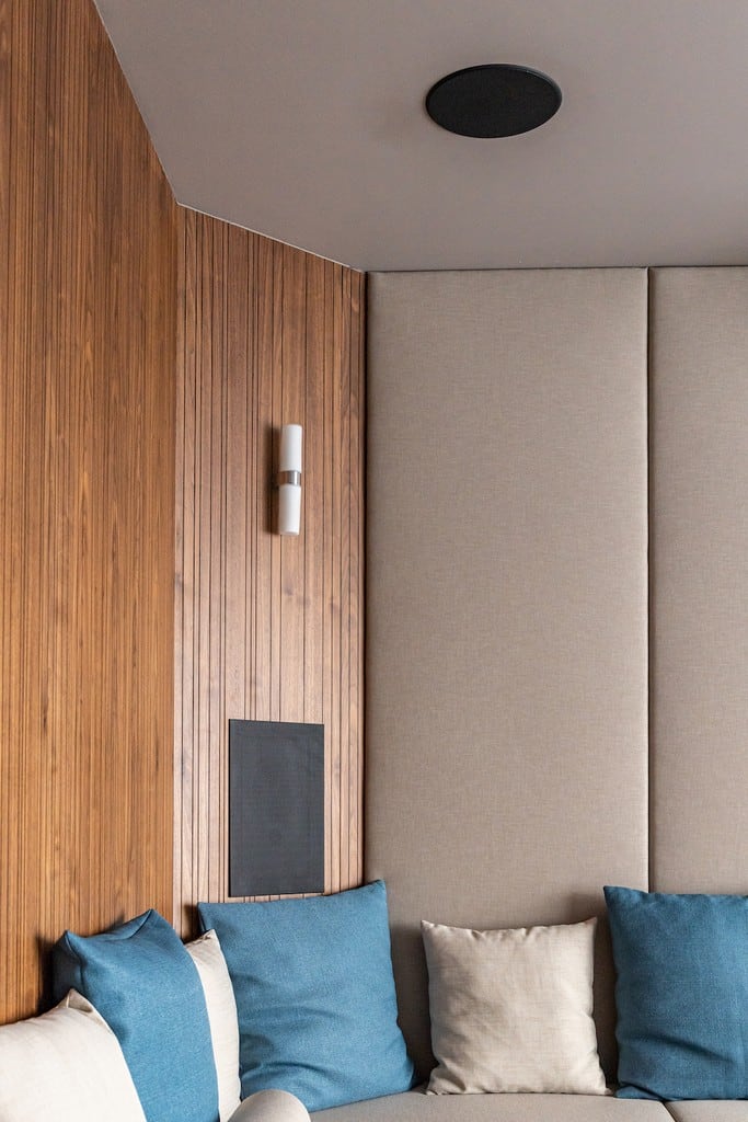 Автор дизайнер ОЛЕГ ЧАРУШИН