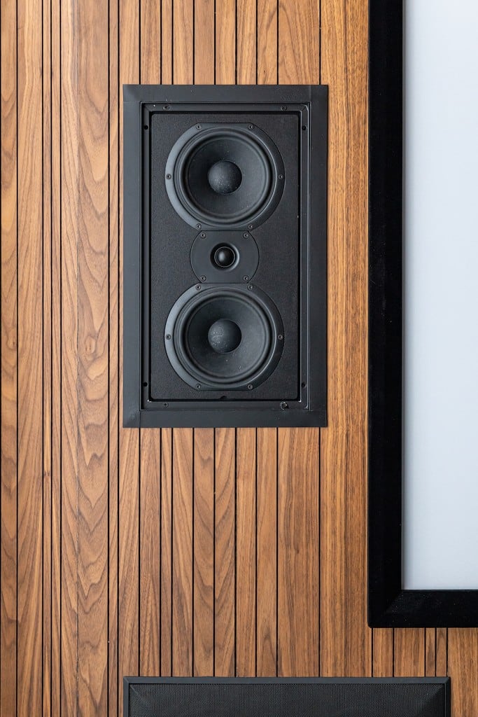 Автор дизайнер ОЛЕГ ЧАРУШИН