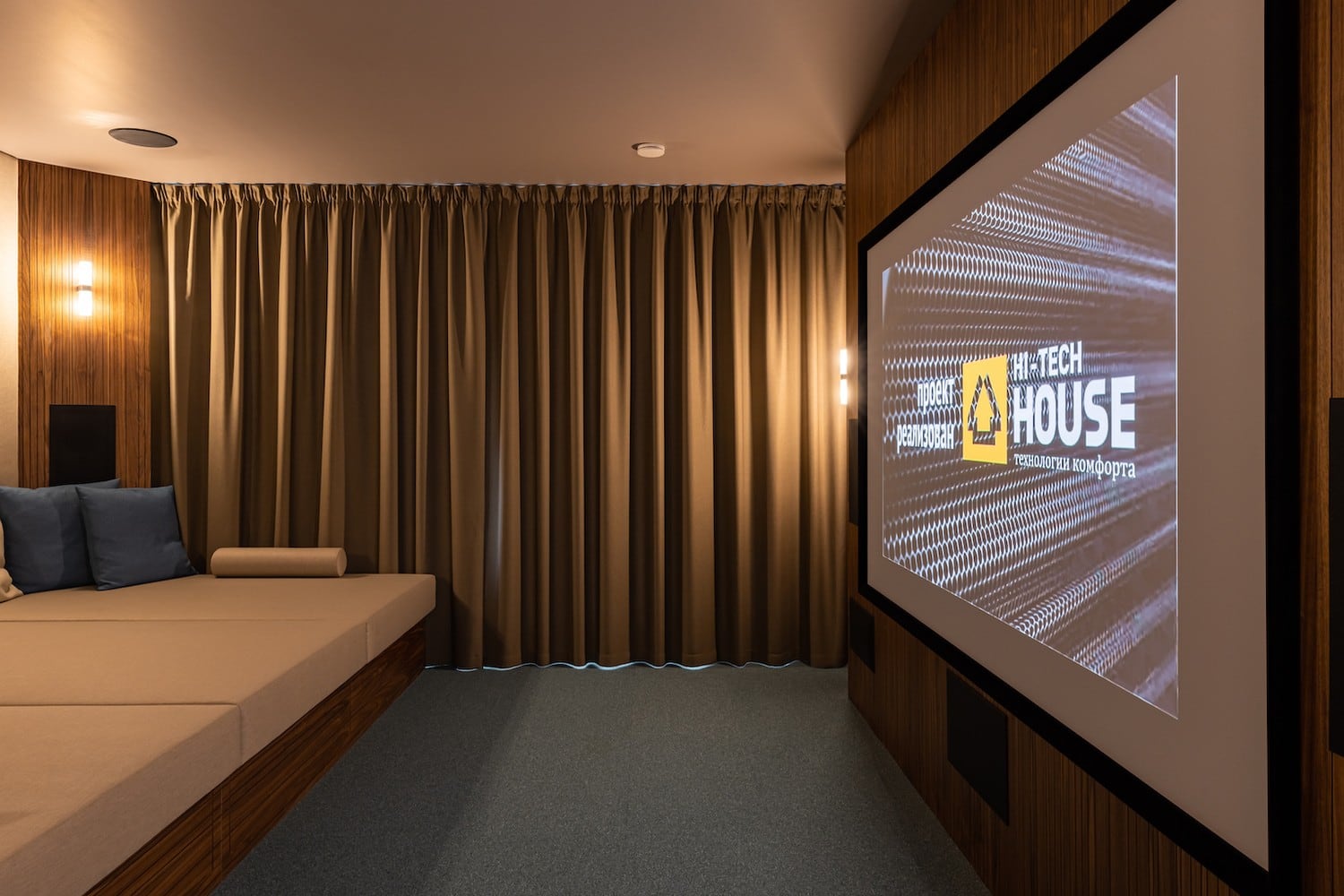 Автор дизайнер ОЛЕГ ЧАРУШИН