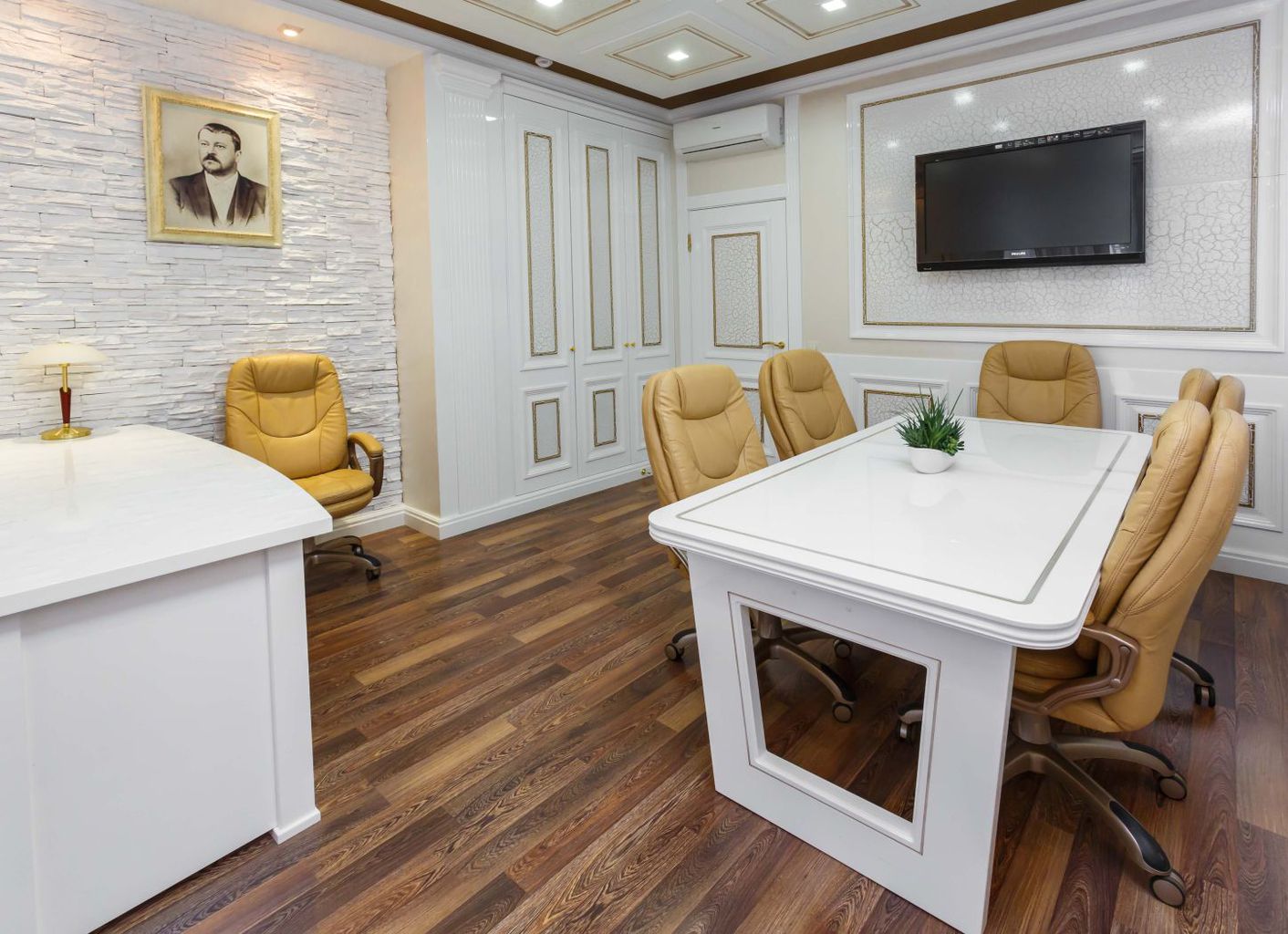 Автор дизайн-студия ИНТЕРЬЕР-WEST, руководитель Андрей Андреевский