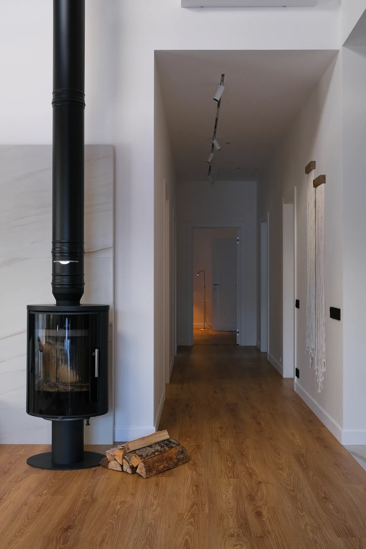 Автор дизайнер ВЕРА ПОЛЯКОВА